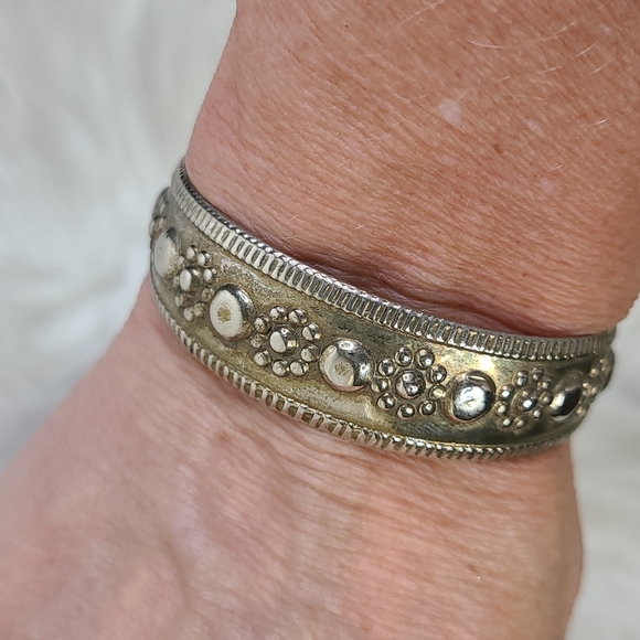 Vintage Cuff Bracelet Antique Silver Tone Layering Piece Unique Jewelry Eclectic - Picture 3 of 4